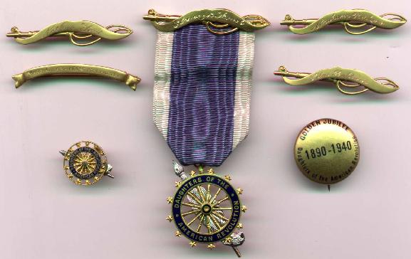 DAUGHTERS OF THE AMERICAN REVOLUTION. dar.jpg (32018 bytes) DAUGHTERS OF THE AMERICAN REVOLUTION. dar.jpg (32018 bytes)