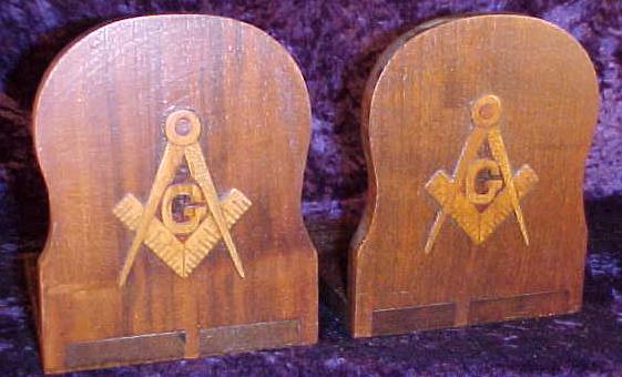 HandCraftedBookEnds1.jpg (33664 bytes)