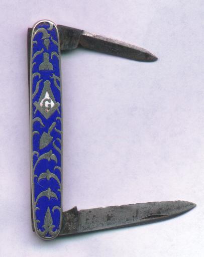 BlueEnameledPocketKnife1.jpg (21697 bytes)