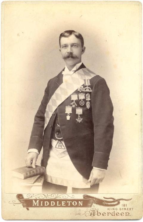 CabinetCard001.jpg (32623 bytes)