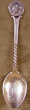 ChicagoSpoonwKnight.jpg (9168 bytes)