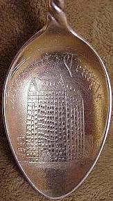 ChicagoSpoonwKnight1.jpg (16711 bytes)