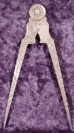 Compasses1.jpg (34757 bytes)