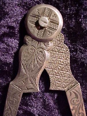 Compasses2.jpg (36785 bytes)
