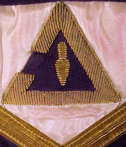CouncilApronAlex1a.jpg (53194 bytes)
