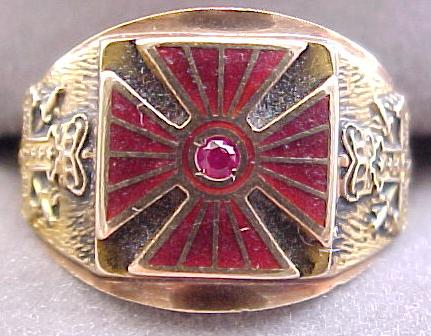 DemolayLegionofHonorRing1.jpg (34251 bytes)