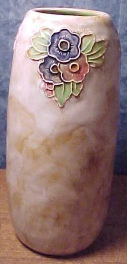 DoultonVase1.jpg (19462 bytes)