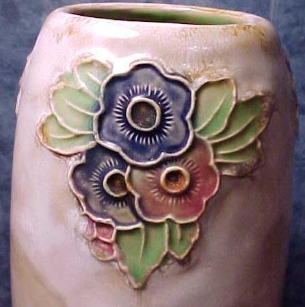 DoultonVase2.jpg (29875 bytes)