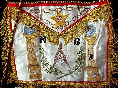 EmbroideredApronwSash1.jpg (63354 bytes)