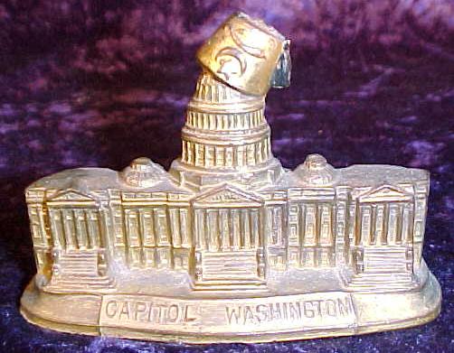 FezonCapitol1.jpg (43606 bytes)