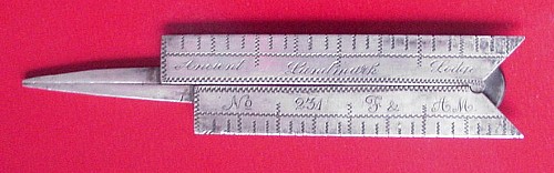 FoldingMasonicSquare1.jpg (31186 bytes)