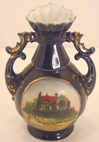 KansasMHDresdenVase1.jpg (27306 bytes)