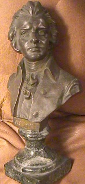 MozartBronzeBust1.jpg (31586 bytes)