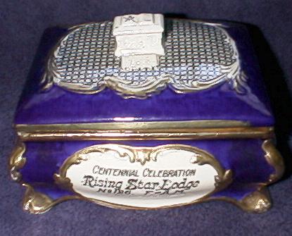 RisingStarDresserBox1.jpg (29269 bytes)