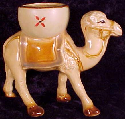 ShrineCamelPlanter2.jpg (25640 bytes)