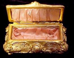 ShrineKismetJewelryBox3.jpg (16995 bytes)