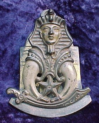ShrineWallClip1.jpg (37439 bytes)