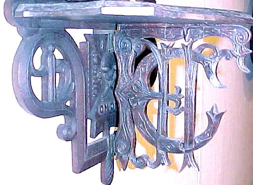 WhatNotShelfKT2.jpg (46823 bytes)