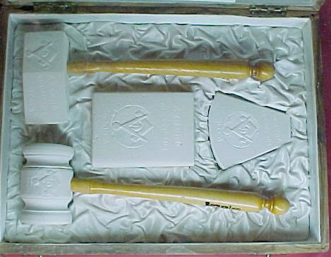 WorkingToolsBox1.jpg (31472 bytes)
